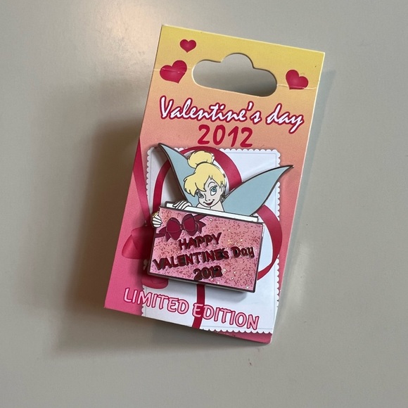 Disney Valentine's Day Pin - 2012 - Tinker Bell - Picture 1 of 6